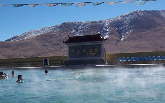 Thư giãn tại suối nước nóng Yangbajain trong chuyến du lịch Tây Tạng