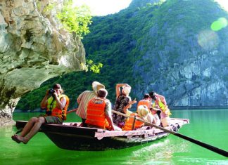 Khám phá 7 địa điểm du lịch Hạ Long ấn tượng nhất năm 2023 Khám phá 7 địa điểm du lịch Hạ Long ấn tượng nhất năm 2023